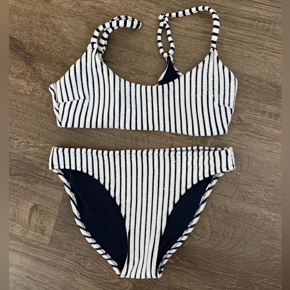 LIKE NEW! Aerie Swimsuit w/ terry cloth texture!